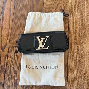 AUTH LOUIS VUITTON Sobe Épi Leather Clutch